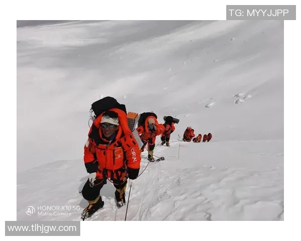 中国登山队挑战喜马拉雅新线路,全员成功登顶